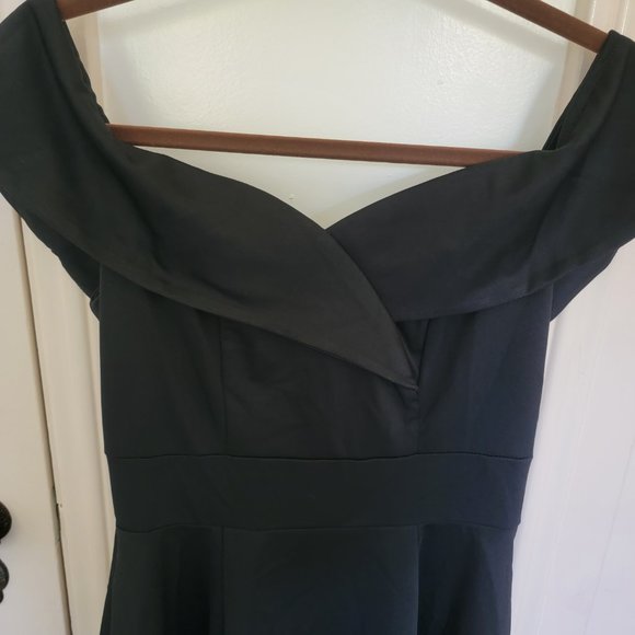Classic black dress size small new with tags - Picture 4 of 5